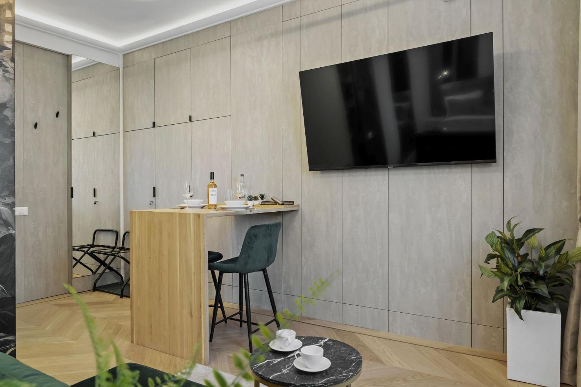 Studio Jungle Breath - City Centre Bucureşti Ngoại thất bức ảnh