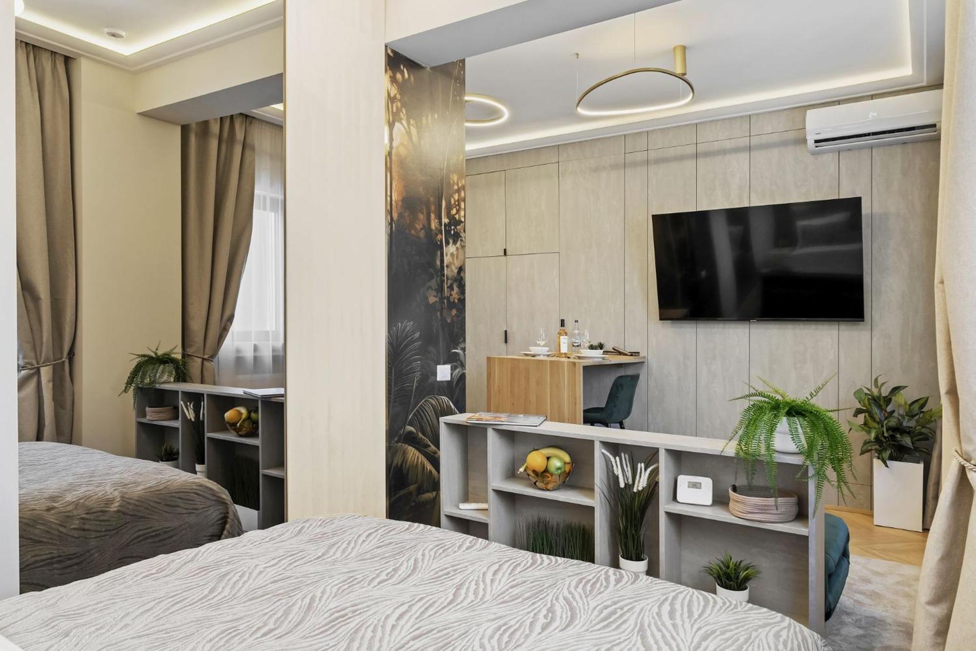 Studio Jungle Breath - City Centre Bucureşti Ngoại thất bức ảnh