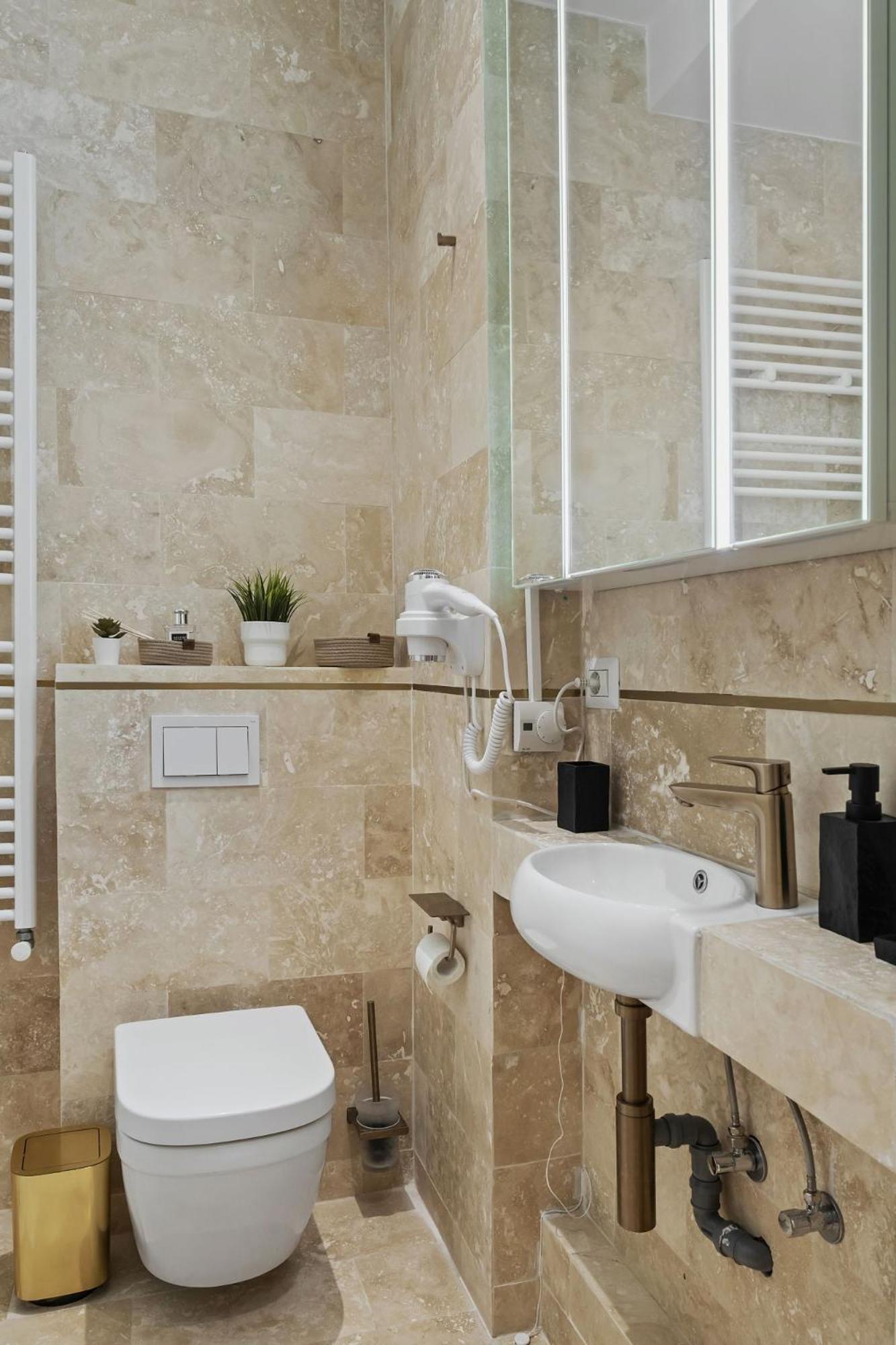 Studio Jungle Breath - City Centre Bucureşti Ngoại thất bức ảnh